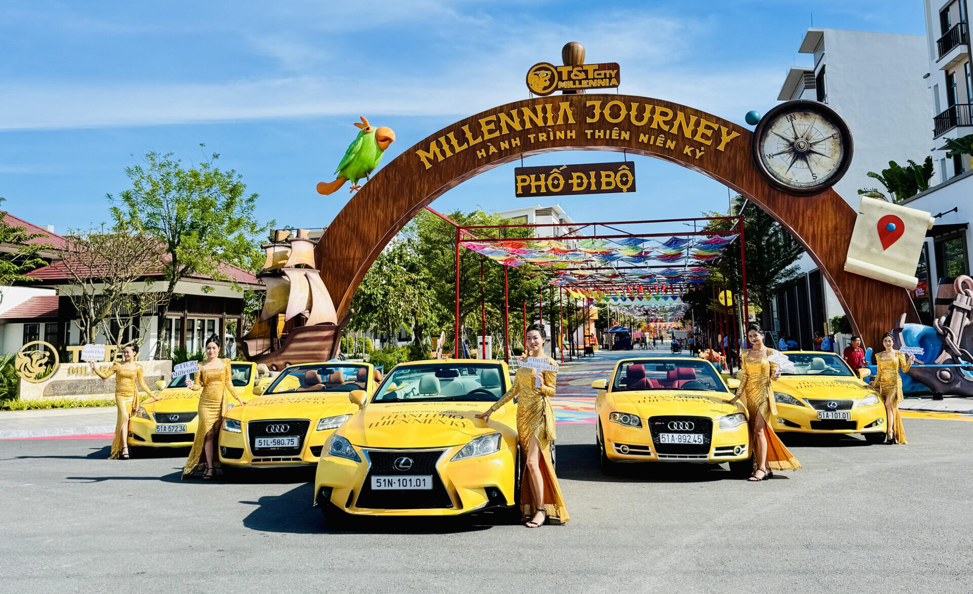 xe mui trần Road Show