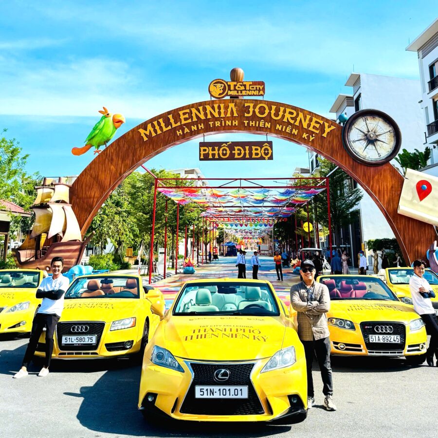 Xe mui trần RoadShow